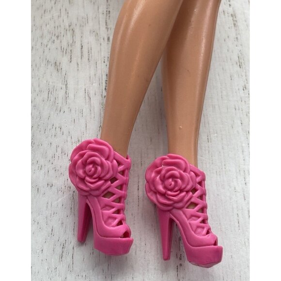 Barbie Doll Shoes Pink Strappy High Heels Roses Arched Feet - Picture 3 of 7